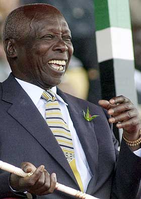KORRUPSJON: Andre dokumenter p� sida p�viser tilsynelatende korrupsjon hos Kenyas tidligere president Daniel Arap Moi.