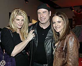 SE, DE SNAKKER: John Travolta og kona Kelly Preston sammen med skuespiller Kirstie Alley, som også er medlem av scientologkirka.