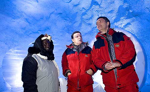 CELEBER TRIO: Fr�lageret ble �pnet av fredsprisvinner Wangari Maathai, EU-kommisjonens president Jos� Manuel Barroso og statsminister Jens Stoltenberg.