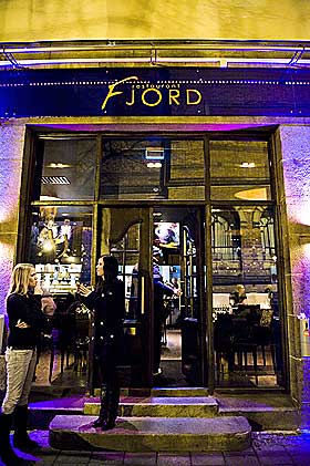 �RETS NYKOMMER: Fiskerestauranten Fjord �pnet i Oslo f�r jul i fjor. Den har f�tt str�lende kritikker av matanmelderne i Dagbladet og Aftenposten.