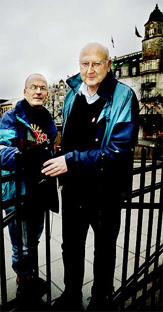 TIL ANGREP: Erling Folkvord og Torstein Dahle i partiet Rødt legger fram undersøkelse som hevder at det er flertall mot Norske soldater i Afghanistan.