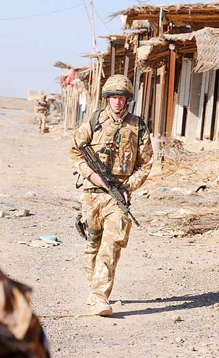 P� PATRULJE: Prins Harry har v�rt helt i frontlinja og kjempet mot Taliban.