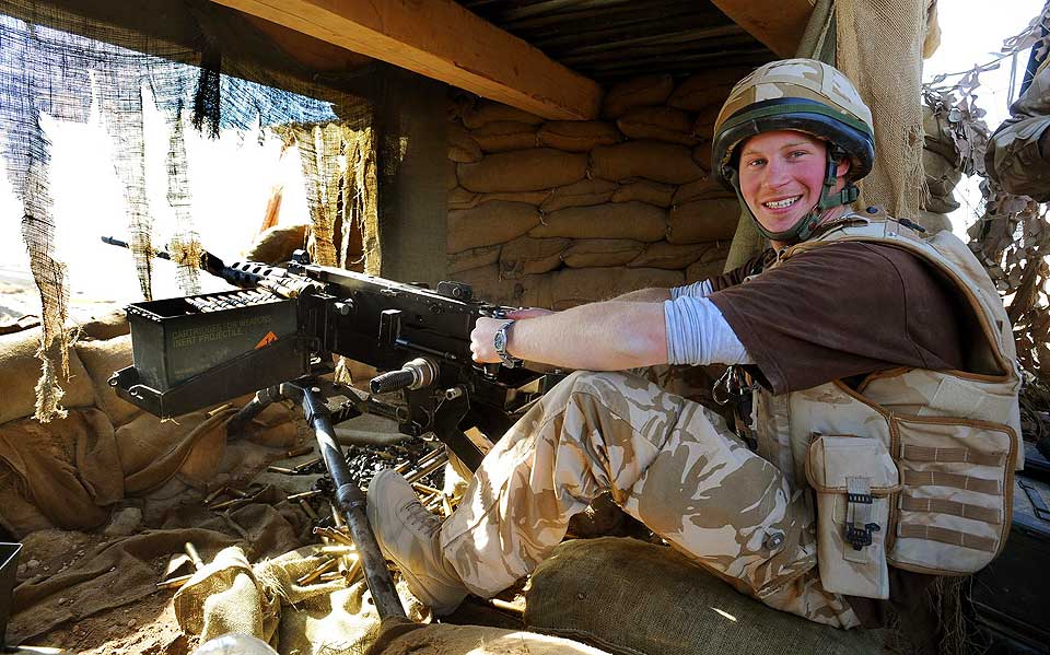 IKKE S� HEMMELIG LIKEVEL: Britisk presse ble invitert til Afghanistan for � intervjue prins Harry. Materialet skulle ikke publiseres f�r han kom hjem igjen. Denne avtalen ble brutt i dag.