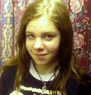 - D�RLIG GJORT: Martine R�nneberg (13) frykter at hun ikke f�r reise p� den turen de har planlagt, fordi reisekassa er t�mt for � fylle noe av kommunens underskudd.