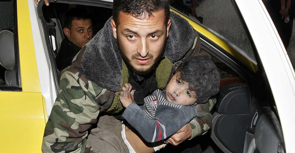 BLODIGSTE DAG P� TRE �R: L�rdag mistet 59 palestinere livet p� Gazastripen. Fem av dem er barn. Dette barnet ble s�ret i et israelsk rakettangrep mot huset han oppholdt seg i.