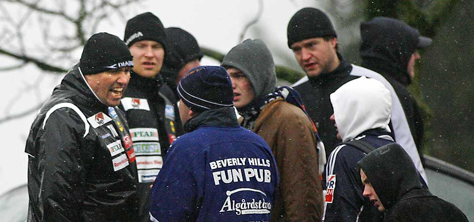 KLAR TALE: Tidligere Viking-trener Tom Nordlie ga klar beskjed til supporterne etter kampen.