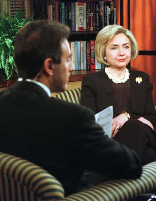 FOR TI �R SIDEN: Hillary Clinton forsvarte Bill mot utroskapsryktene p� tv 27. januar 1998. Hun mente ektemannen var utsatt for en bakvaskelseskampanje fra ytterste h�yre fl�y. Bildet viser Hillary p� NBC Today der hun forteller at de to var vant til angrep, de hadde til og med blitt beskyldt for mord.