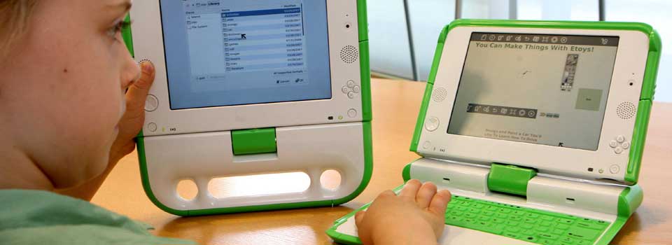 MER ENN EN VANLIG PC: De s�kalte 100- dollar-laptopene XO er et internasjonalt intiativ kalt �One Laptop per Child� (OLPC) som b�de skaper konflikter og framtidsoptimisme over hele verden.