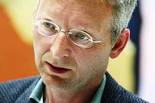 KREVER STRENGERE KRAV: SVs Bj�rn Jacobsen mener det m� stilles st�rre krav til Norges v�peneksport.