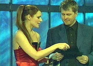 PAPPA: Geir Hamnes har v�rt sjef for Fr�ken Norge i 22 �r. N� er han klar til � tenke p� tilbaketrekkning. - Men Daniel er ikke helt moden til � overta enn�, sl�r han fast. (Her under en tv-sending med Mona Grudt i 2002).