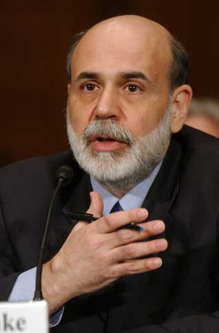VIL UNNG� PANIKKTILSTANDER: Sentralbanksjef Ben Bernanke gikk inn p� s�ndag for � innvilge en kreditt p� 30 milliarder dollar, slik at oppkj�pet, og dermed redningen av Bear Stearns, kunne gjennomf�res.