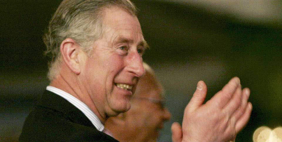 VIL TREFFE DALAI LAMA: Prins Charles �nsker � m�te Tibets �ndelige leder Dalai Lama n�r han kommer til Storbritannia i mai. I g�r sa statsminister Gordon Brown at han vil treffe Dalai Lama, noe som bekymret kinesiske myndigheter.
