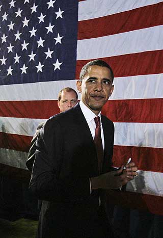 KAN GJ�RE JOBBEN: Senator Barack Obama sl�ss mot beskyldningene om at han er for uerfaren til � lede. Selv hevder han at han skal klare � bringe soldatene hjem fra Irak i l�pet av 16 m�neder.