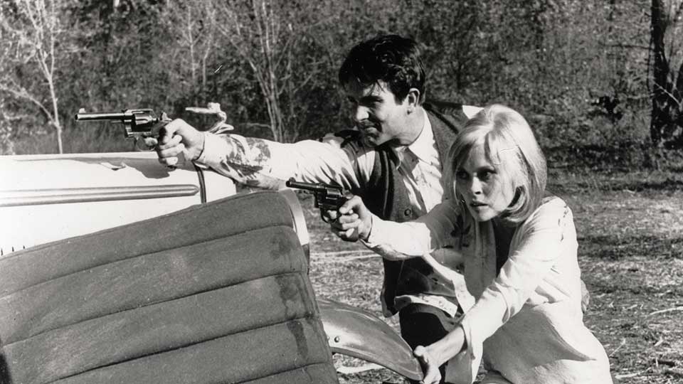 TRAFF EN NERVE: Arthur Penns heftige gangsterdrama �Bonnie and Clyde� (1967) br�t med de fleste av Hollywoods inngrodde konvensjoner. Warren Beatty spilte Clyde Barrow og Faye Dunaway Bonnie Parker. En nyrestaurert spesialutgave av filmen  er nettopp kommet p� dvd.
