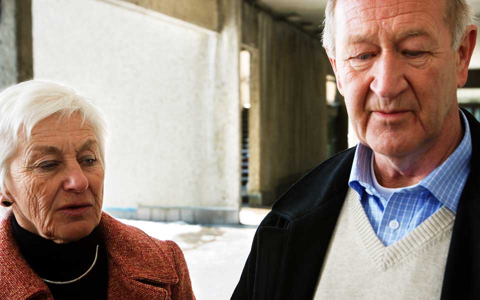 OVERLEVDE RASET: Elsa Peggy Eld�y (69) ektemannen Lars Aage Eld�y (69) er to av de 15 overlevende etter raset i �lesund.