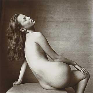 12 �R SIDEN: Britiske Kate Moss (34) lot seg fotografere slik i 1996. Prisantydning: 30 000 til 40 000 dollar.