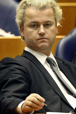 M� HA POLITIBESKYTTELSE: Geert Wilders var med p� � grunnlegge og leder i dag det nederlandske Frihetspartiet. Etter drapet p� regiss�ren Theo van Gogh i 2004, har Wilders hatt politibeskyttelse.