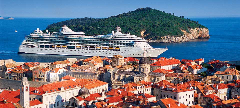 HVOR ER SKIPET? Kjenner du deg igjen? Vet du svaret s� kan du vinne et VIP-cruise. Tips: Det er i Europa et sted.