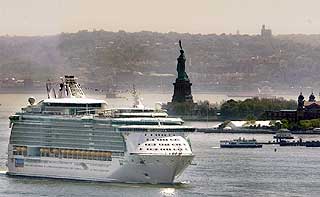 HVOR ER SKIPET? Kjenner du deg igjen? Vet du svaret s� kan du vinne et VIP-cruise. Tips: Havnen har kjente landemerker.
