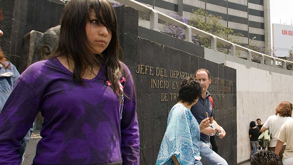 VOLDSOMT I MEXICO: Myndighetene i Mexico City innkalte til m�te for � f� slutt p� volden mot emo-ungdommen. Her er en representant for subkulturen.