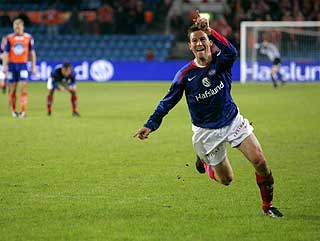 MATCHVINNER: Morten Berre f�r selvf�lgelig skryt av sjefen etter � ha sikret tre poeng.