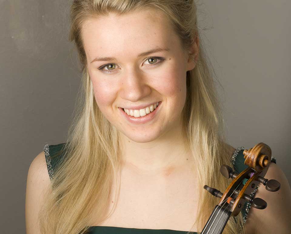 17 �RIG TALENT: L�rdag ble det klart at Eldbj�rg Hemsig representerer Norge i den internasjonale talentkonkurransen �Young Musicians� i Wien. N� har hun hopet av videreg�ende fopr � satse fullt p� en musikkarriere.