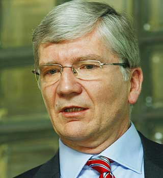 -SPISES OPP: Sjefs�konom Steinar Juel i Nordea mener folk flest kommer til � f� mindre � rutte med enn i fjor.