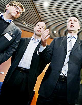 SLAKTES AV FAGFOLK: B�de professor Peder Haug fra H�gskulen i Volda (tv.) og professor Thomas Nordahl fra H�gskolen i Hedmark, her med statsminister Jens Stoltenberg, er sv�rt kritiske til Steinerskolen.