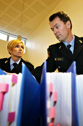 FENGSLING MANDAG: Mandag m� den lommemannsiktede 56-�ringen fra Bergen m�te i nytt fenglingsm�te i Follo tingrett. N� har politiet utvida siktelsen mot ham.