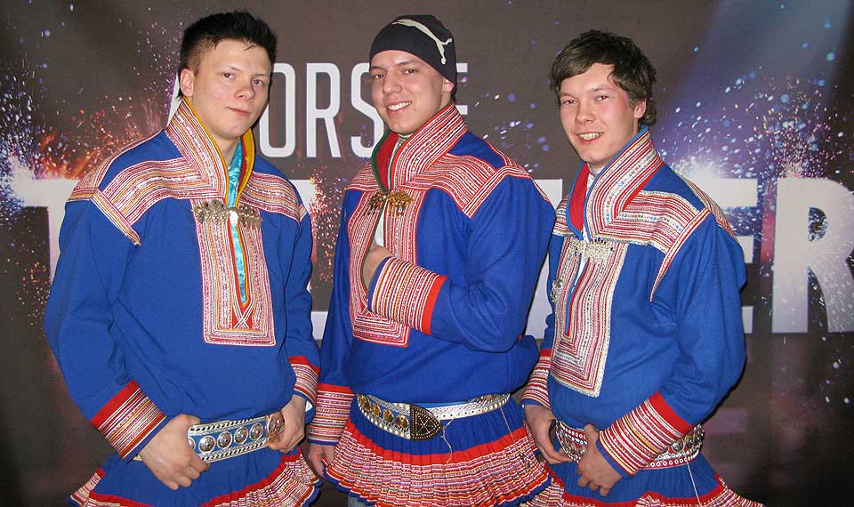 IKLEDD KOFTE: Fred-Rene �. Buljo, Ivan Andre Skum og Ole Mahlte Halto utgj�r den samiske rapgruppa Duolva Duottar. Ikveld synger de p� norsk i �Norske Talenter�.