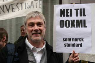 SKANDAL�ST: Steve Pepper, som ledet fagkomiteen i Standard Norges evaluering av Microsofts OOXML-standard, mener ledelsen i Standard Norge har opptr�dt �skandal�st�. Foto: JAN OMDAHL