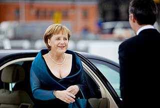 Tysklands første kvinnelige kansler, Angela Merkel, ble tatt i mot av Jens Stoltenberg.