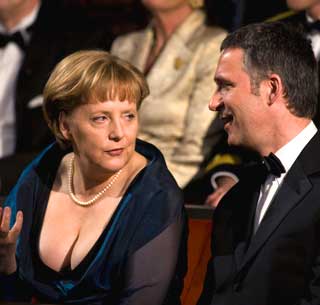 FOBUNDSKANSLER: Tysklands Angela Merkel var p� plass under opera�pningen.