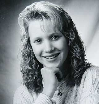 DREPT I 1994: Malin Olsson (16). Tips gitt til et TV-program knyttet 42-�ringen til drapet. Det er ogs� likheter mellom drapene p� Pernilla og Malin.