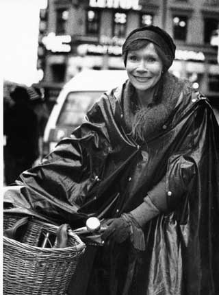 P� to hjul: - S� sant det er t�rt i gata, er jeg ute p� sykkel! Her fra en bytur i 1989.