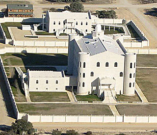 TEMPELFESTNING: Den fundamentale Jesu Kristi Kirke av Siste Dagers Hellige holder til i dette anlegget i Eldorado i Texas.