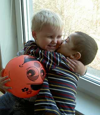 P� DAGIS: Elliot (2) og hans b�stis Muhammed.