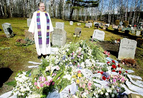 FORKLARTE: Sokneprest Grete Hauge fortalte om omstendighetene rundt Kaja Bordevich Ballos bortgang i begravelsen.