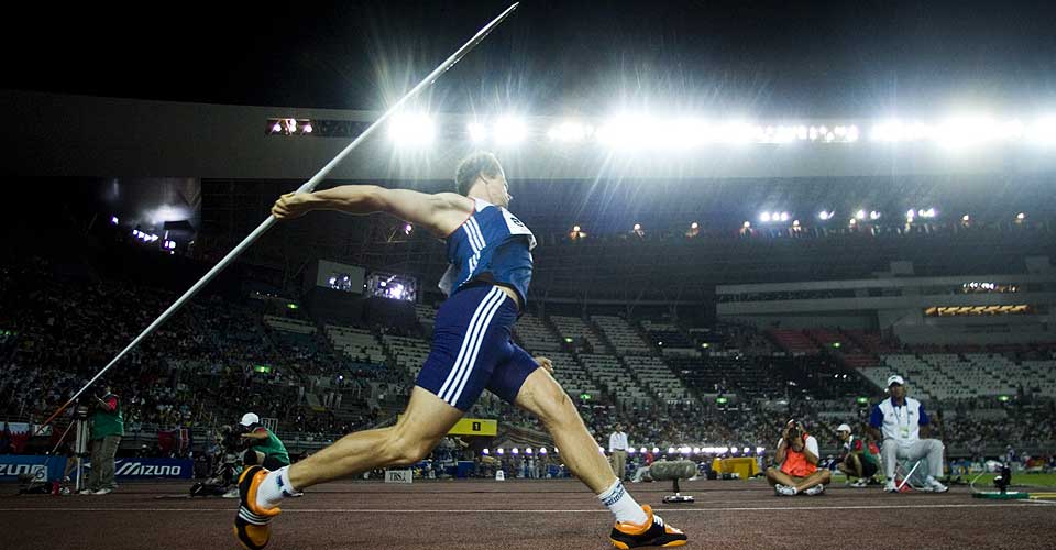 GAVMILD: Andreas Thorkildsen fikk 200 000 kroner i erstatning etter at han ble misbrukt i reklame�yemed. Disse gir han n� bort til et lag som spiller amerikansk fotball.