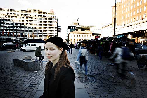 SKREMT: Maria Svendsen (19) ble  fors�kt vervet til scientologikirken som 16-�ring her p� Youngstorget i Oslo.