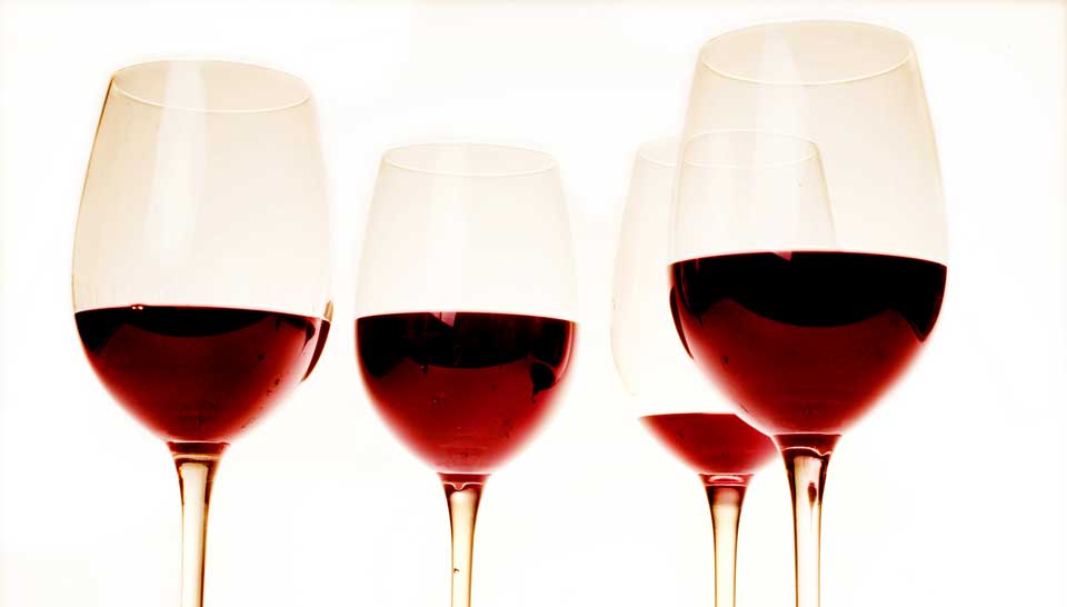 VIN TIL HELGA: I vinarkivet kan du blant annet finne r�dvin, hvitvin, dessertvin og champagne anmeldt.