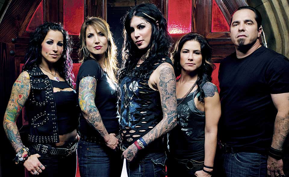 FARGERIKT FELLESSKAP: Gjengen i �LA Ink� p� Discovery. Fra venstre ser vi Pixie, Hannah, Kat Von D, Kim og Corey.
