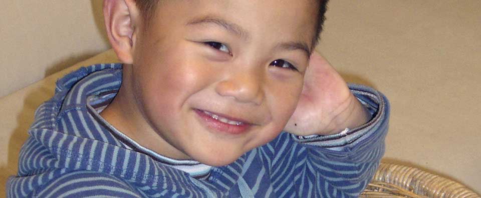 GJENFORENT MED FAMILIEN: Oliver (5) ble i 21-tiden i dag gjenforent med sin familie.