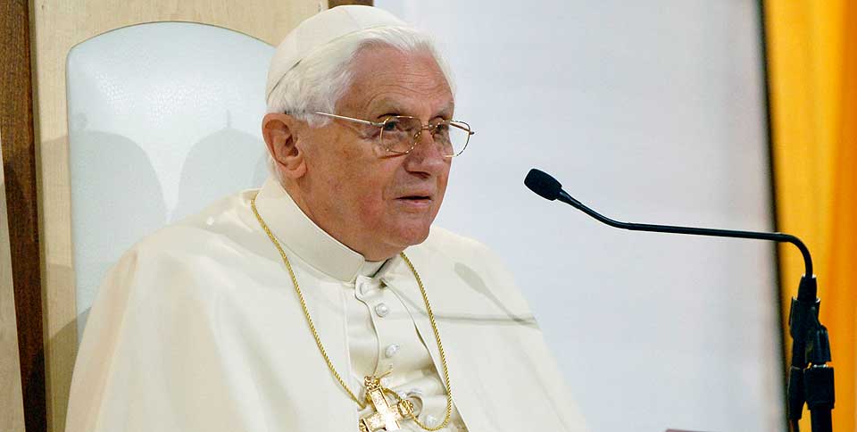 M�TTE OVERGREPSOFRE: Pave Benedikt XVI m�tte torsdag noen av ofrene for den omfattende overgrepsskandalen i den katolske kirke i USA. Spesielt de siste seks �rene har det v�rt fokus p�, og store utbetalinger knyttet til, overgrep gjort av katolske prester.