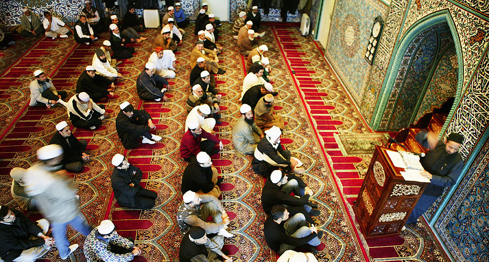 F�R SENDETID: N� skal ogs� islam og andre trossamfunn utenfor Den norske kirke f� slippe til med forkynnelse p� NRK.