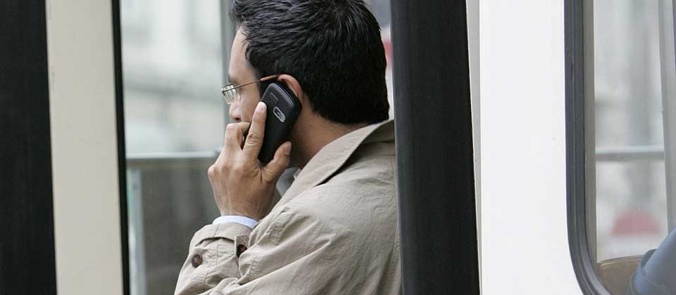 FRIVILLIG FORBUD: Borgemesteren i den �sterrikske byen Graz har innf�rt et p�bud, et frivillig s�dan, om at alle m� sl� av lyden p� sine mobiltelefoner n�r de benytter seg av kollektivtransporten.