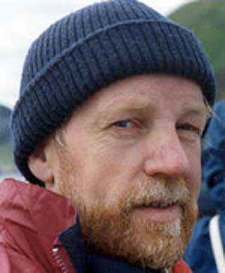 GRAVDE SEG TIL BLODS: Leif Kullman fant det urgamle treet.
