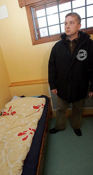  IKKE TILBAKE:  Justisminister Knut Storberget har i l�pet av det siste �ret bes�kt samtlige 52 norske fengsler, her er han i en celle p� Ilseng. N� skal han legge fram en fengselsreform som gj�r at de innsatte forh�pentlig bare f�r ett m�te med cella.