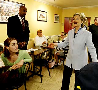 VANT - OG BLE: Hillary Clinton holdt sin valgvake i Pennsylvania.