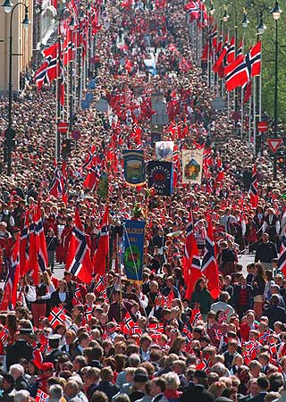FLAGG-KRANGEL: B�r andre lands flagg forbys i barnetoget?